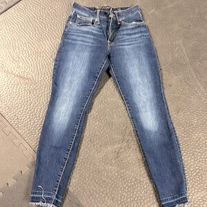 Women’s lucky brand skinny jeans